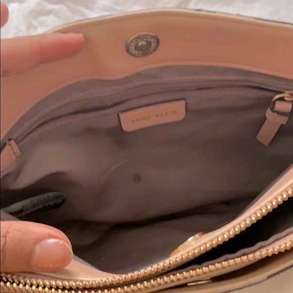 Anne Klein purse - Picture 5 of 7